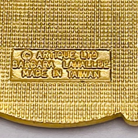 Collectible Artique Alaskan Artist Barbara Lavallee Cloisonné Tiki Mask Pin - Picture 7 of 10